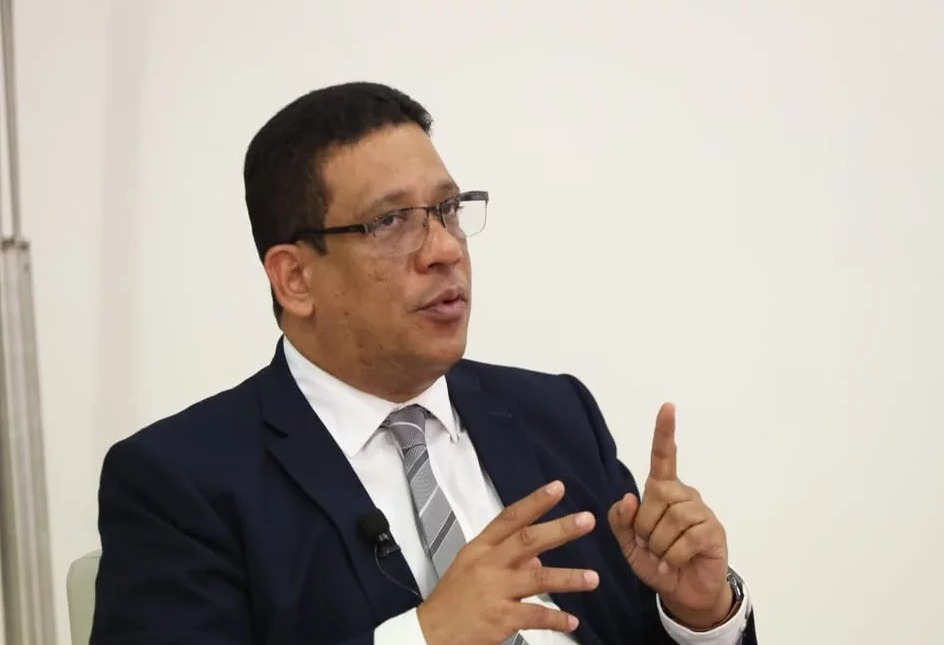 Carlos Pimentel Justifica su Ausencia en Juicio por Caso Intrant