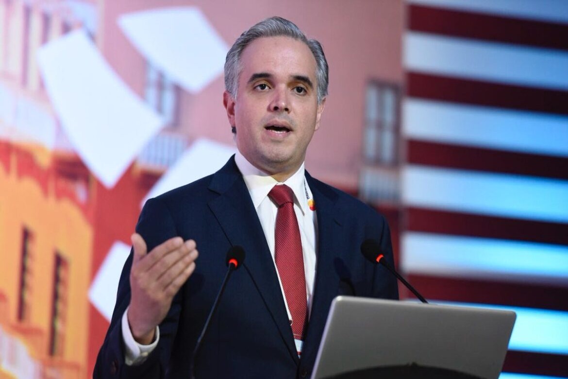Ministro de Educación Desmiente Afirmaciones sobre Falta de Cupos en Escuelas Públicas
