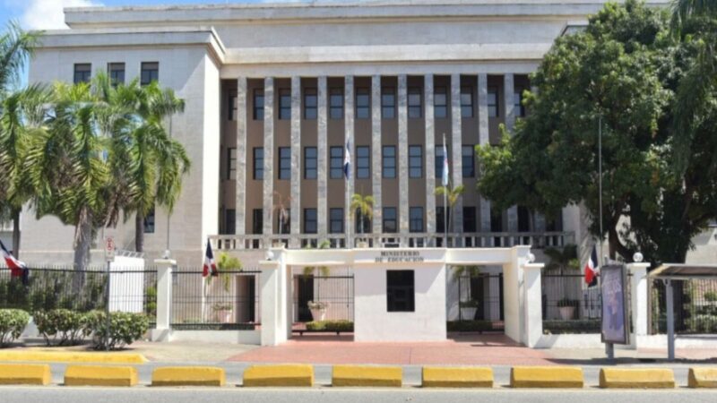 Educación Enfrenta Desafíos con Seccionales de la ADP por Inicio de Clases