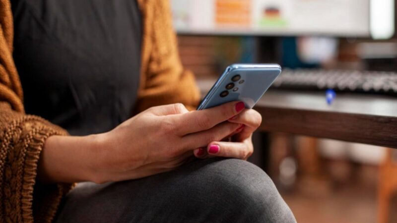 El Coqueteo Digital Gana Terreno: 7 de Cada 10 Prefieren Mensajes