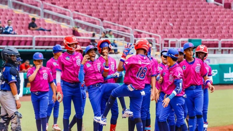 Juan Soto Inspira a Jóvenes Peloteros en la Serie del Caribe Kids
