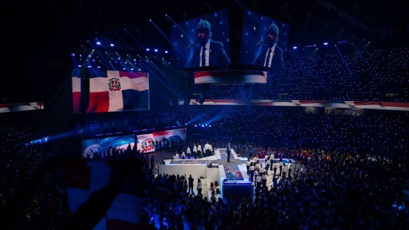 Juan Luis Guerra e Ilegales Brillan en Clausura de los Juegos 2026