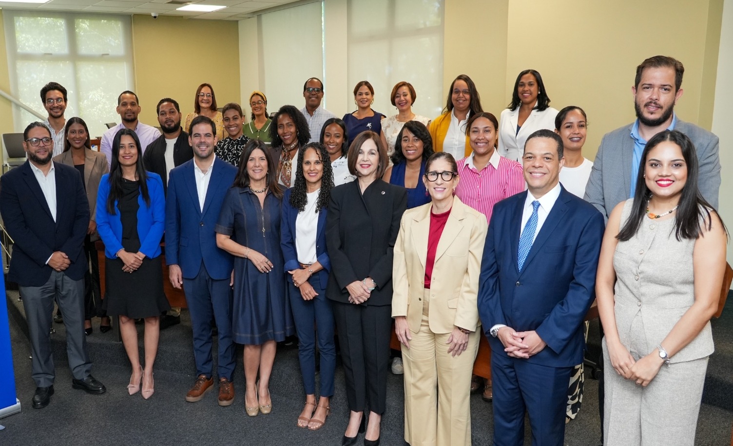Banco Santa Cruz Forma a Periodistas en Inteligencia Artificial