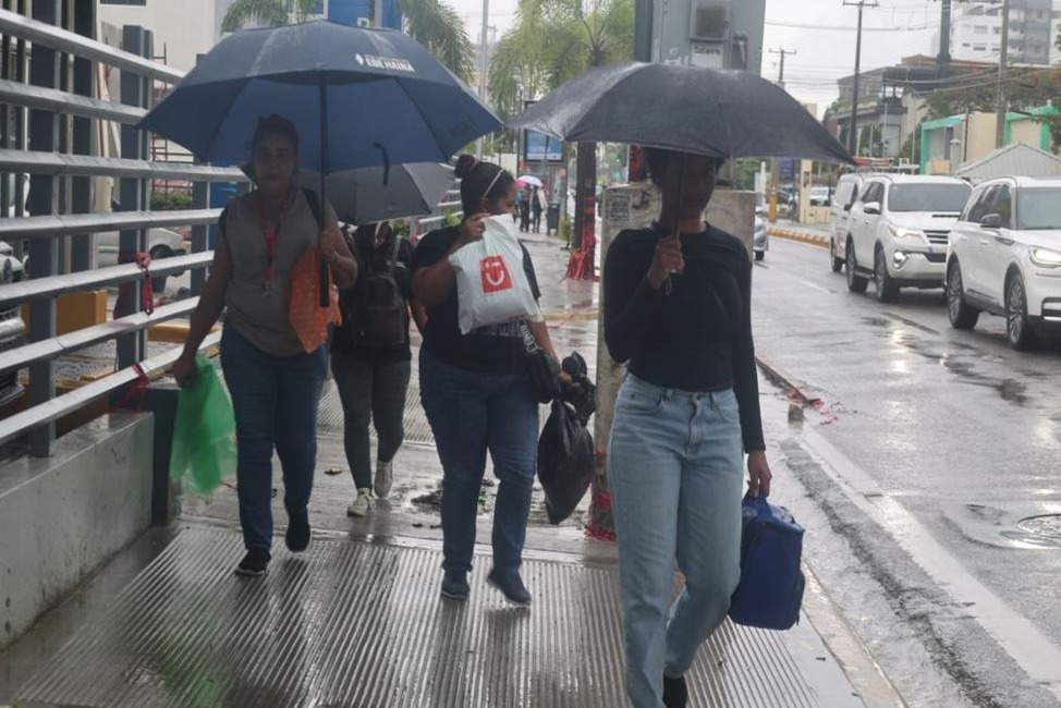 Pronóstico del Tiempo: Lluvias Pasajeras y Calor Intenso para este Domingo