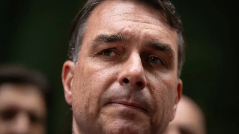 Flávio Bolsonaro Anuncia Plan para Ampliar Capacidad Carcelaria en Brasil