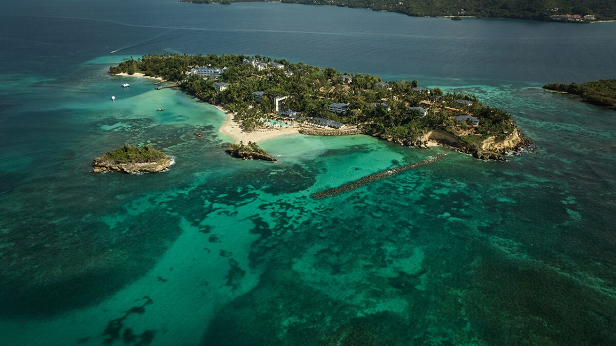Artistas Dominicanos Inician Residencia Creativa en Cayo Levantado