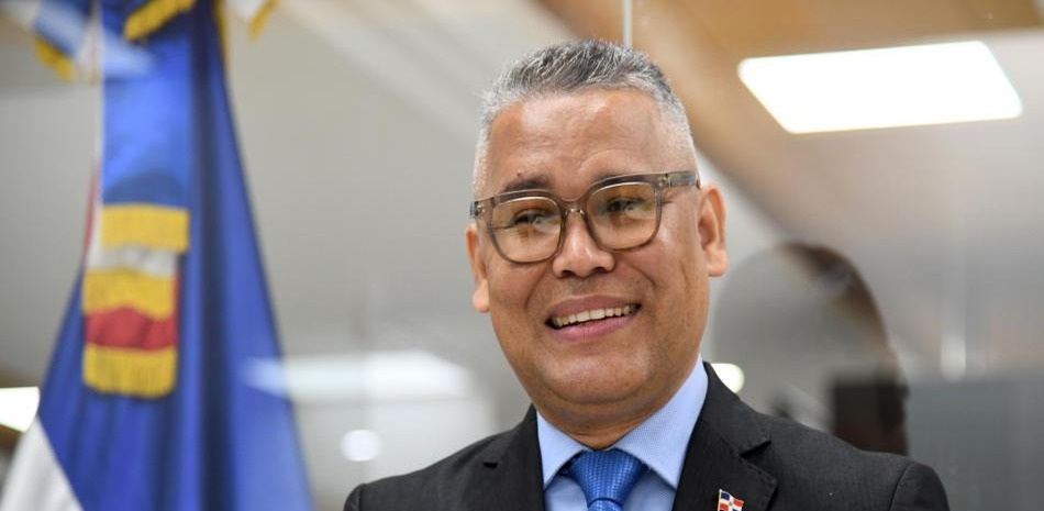 Carlos Peña Invita a los Dominicanos a Unirse a GenS para una Nueva Era de Restauración Nacional