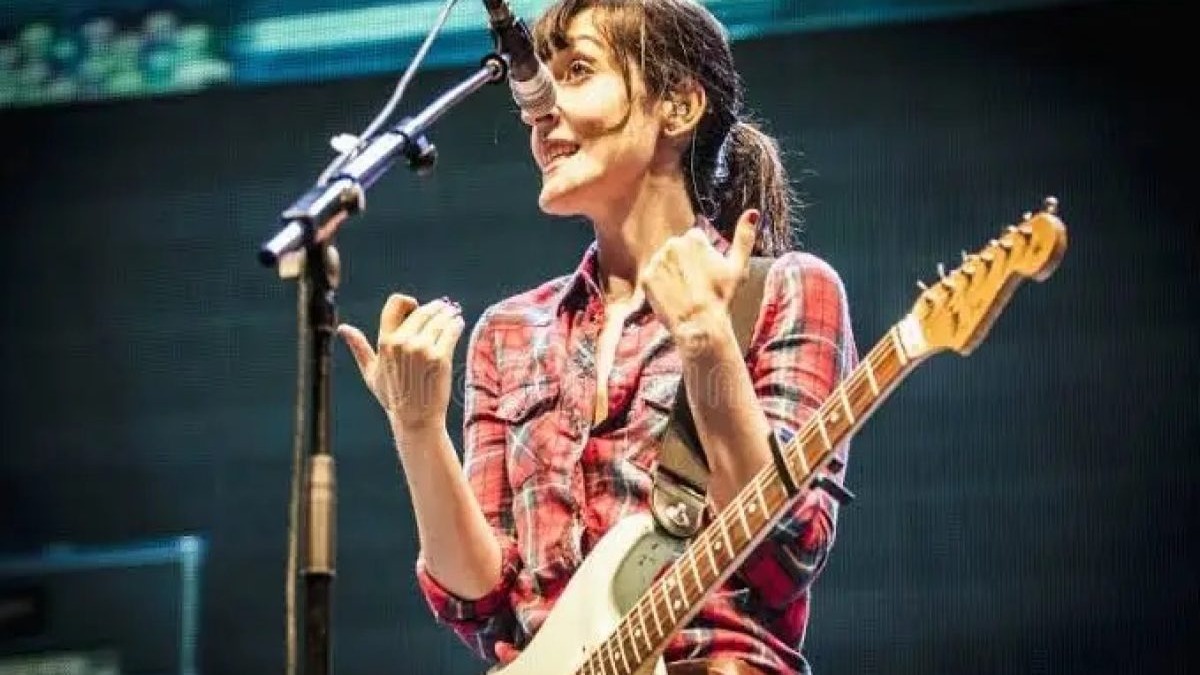 Cristina Llanos: Revelaciones de una Estrella del Rock en su Nueva Obra