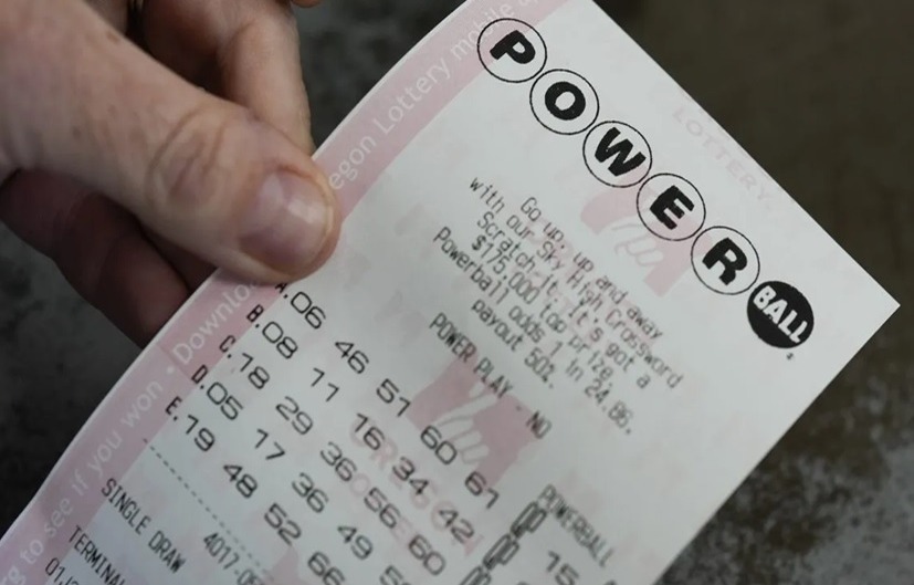 Dominicanos en Nueva York se movilizan tras millonario premio de Powerball en Illinois