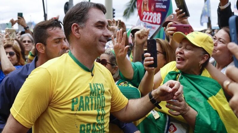 Flávio Bolsonaro Arremete Contra Lula y Promete Medidas Drásticas Contra el Narcotráfico