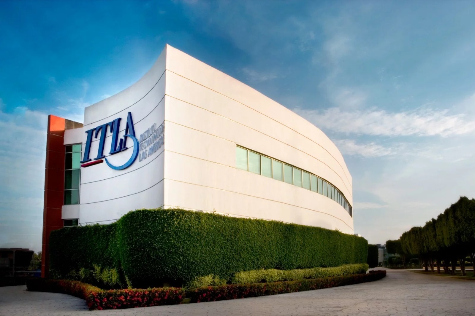 ITLA: 26 Años Formando Líderes para la Industria 4.0 en República Dominicana