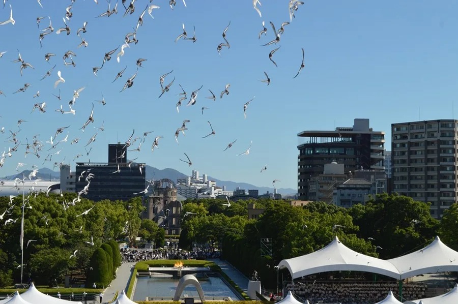Japón Reconsidera su Postura Nuclear en un Contexto de Tensión Regional