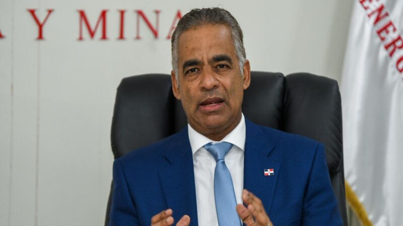 Ministro Joel Santos descarta aumento en tarifa eléctrica