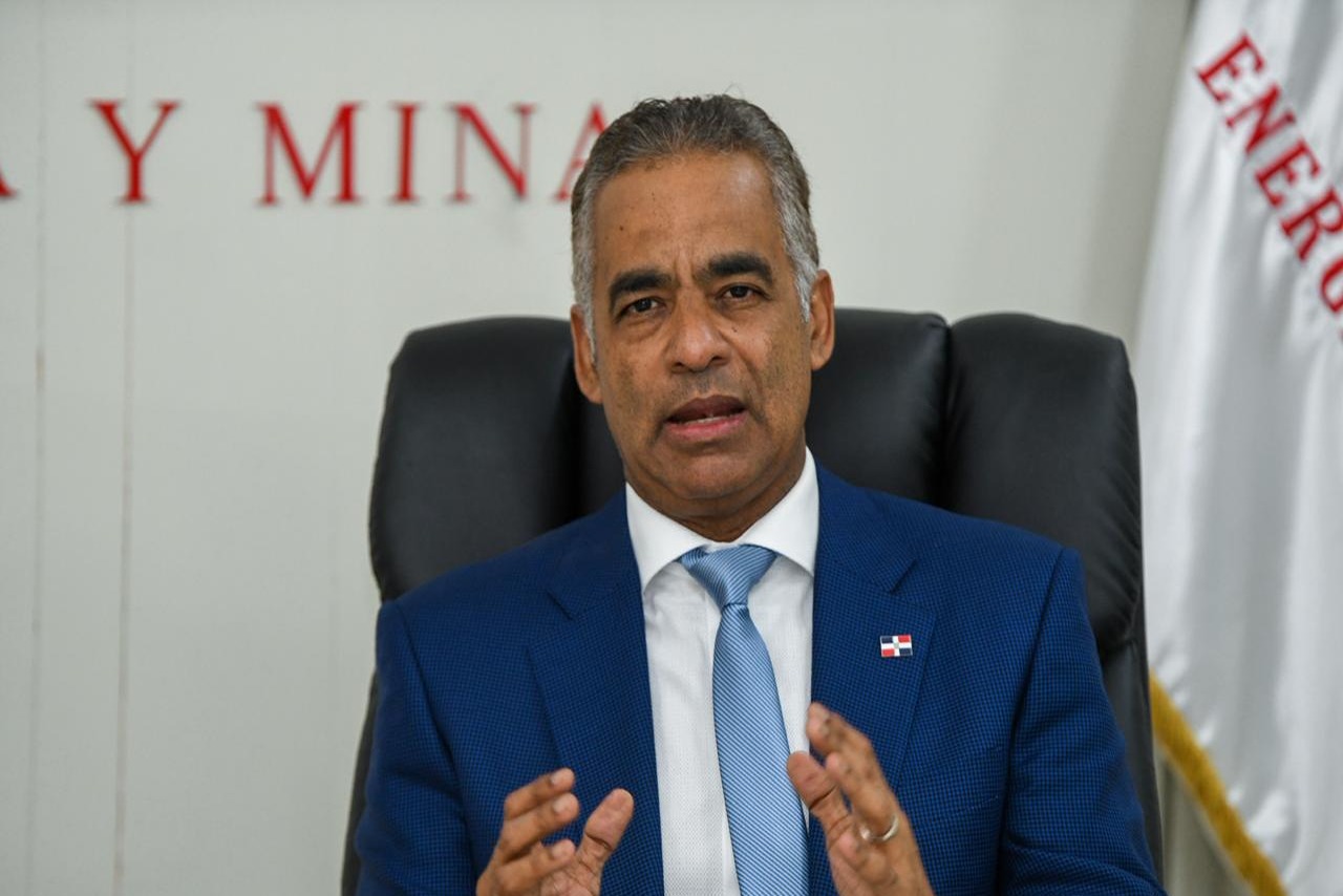 Ministro Joel Santos descarta aumento en tarifa eléctrica