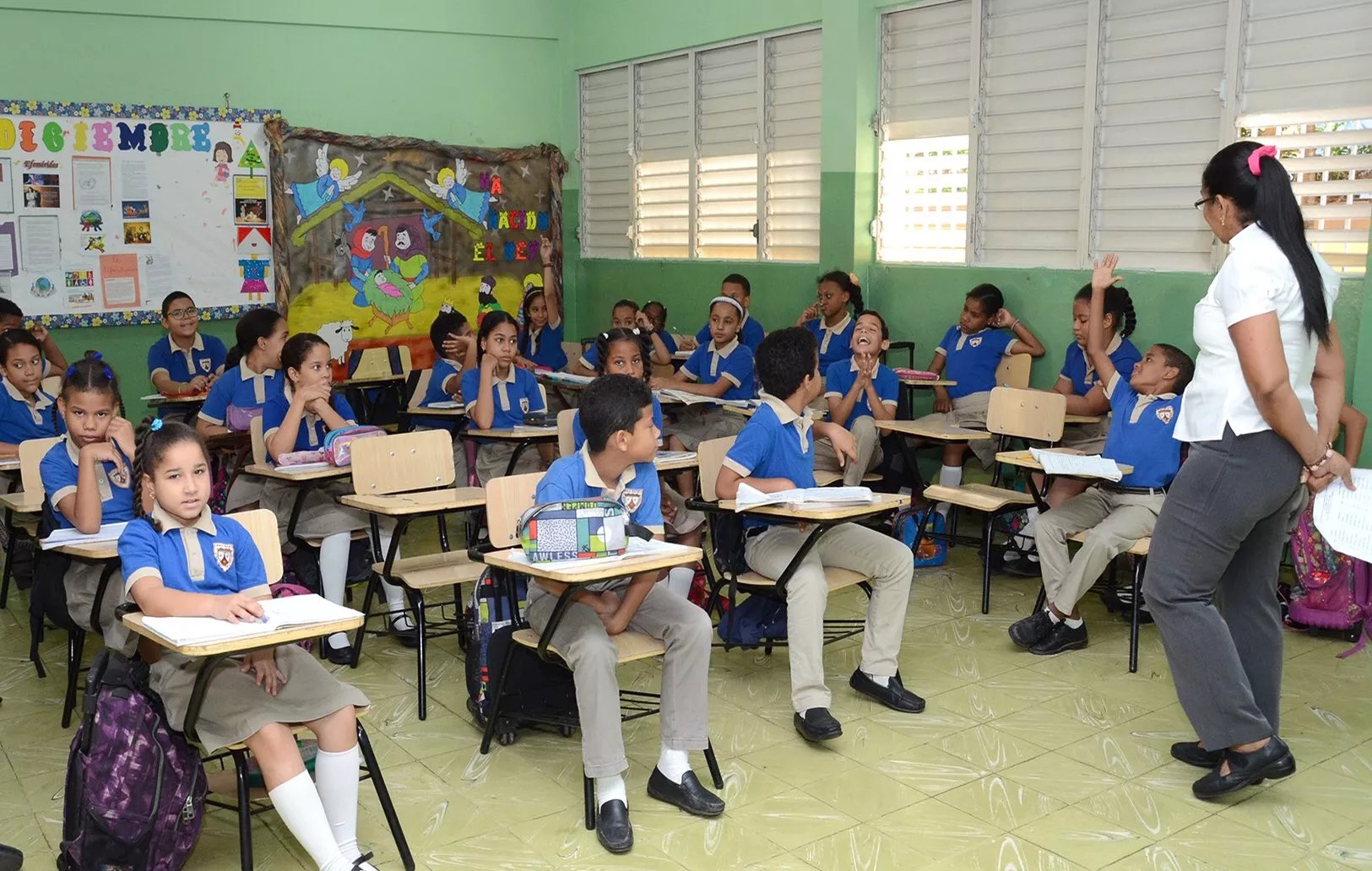 Desafíos de la Sobrepoblación Escolar en República Dominicana