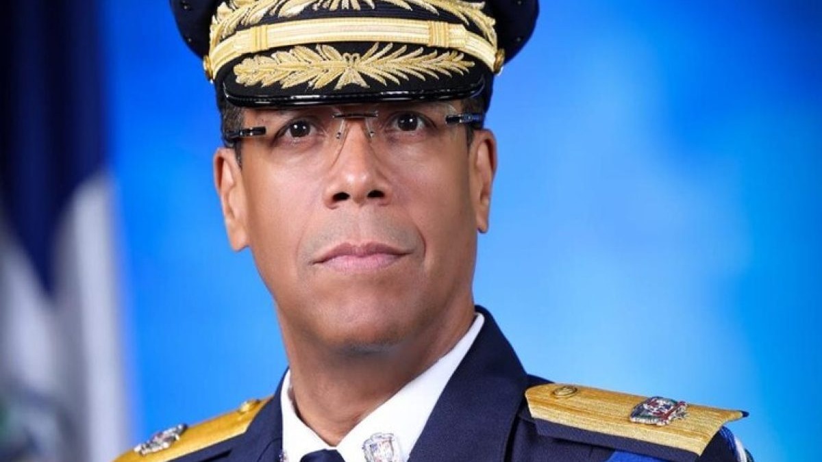 Luis Abinader Nombra a Martín Tapia como Nuevo Inspector General de la Policía Nacional