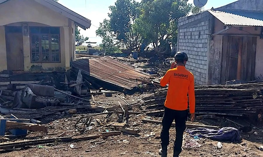 Aumenta a 53 el número de fallecidos tras devastador terremoto en Indonesia