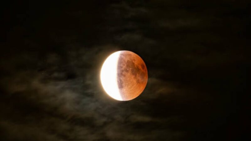Eclipse Lunar en RD: Un Espectáculo Astronómico Amenazado por el Clima