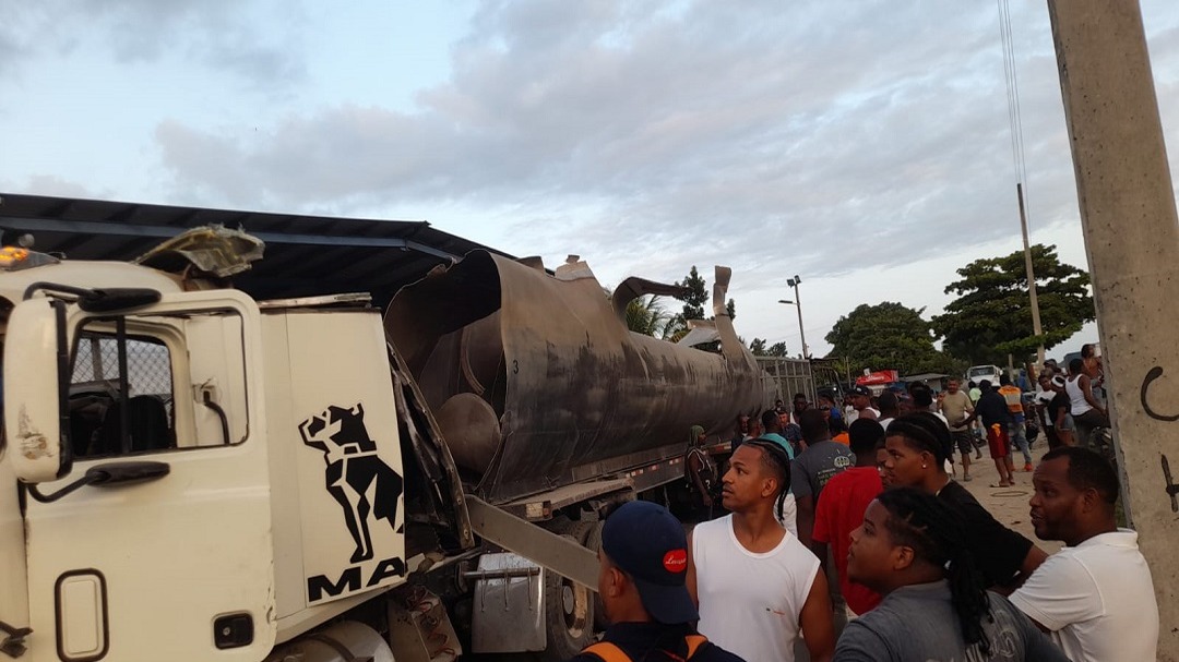 Tragedia en Haina: Explosión de Camión Tanquero Cobra Tres Vidas