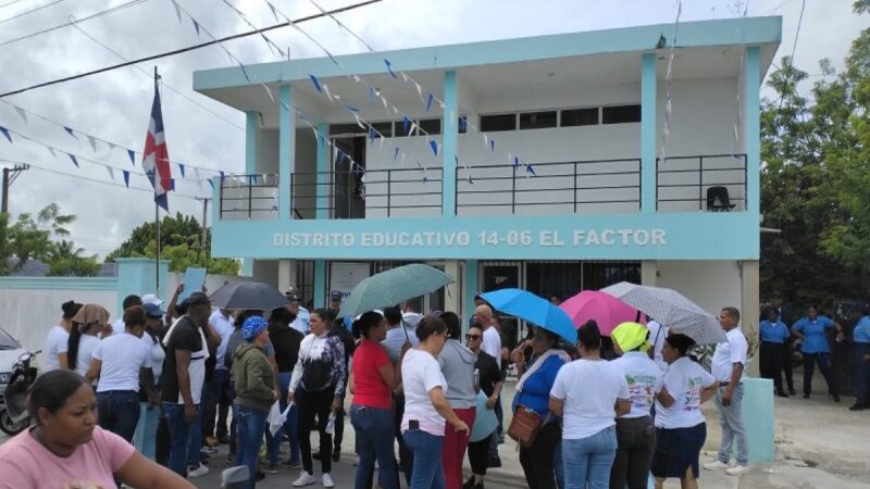 Protestas en El Factor: Personal de Escuelas Exige Mejores Condiciones Laborales