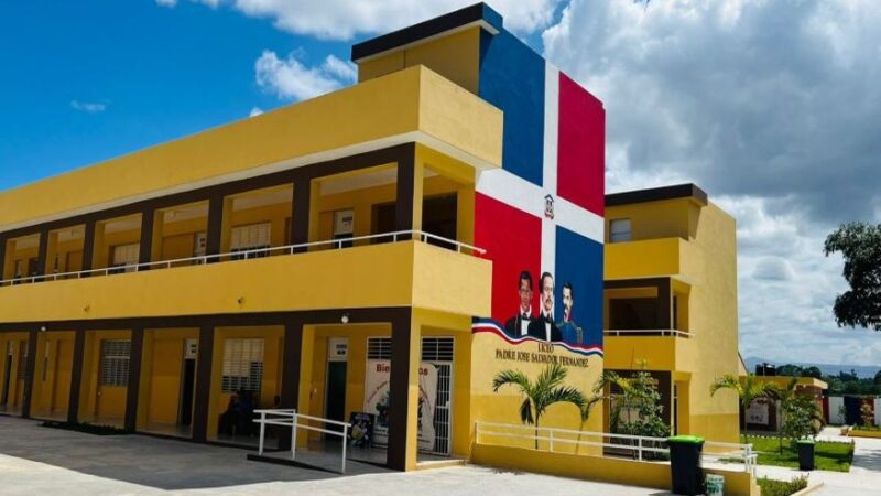 Gobierno Completa 365 Escuelas de las 710 Atrapadas en el ‘Nudo Legal’