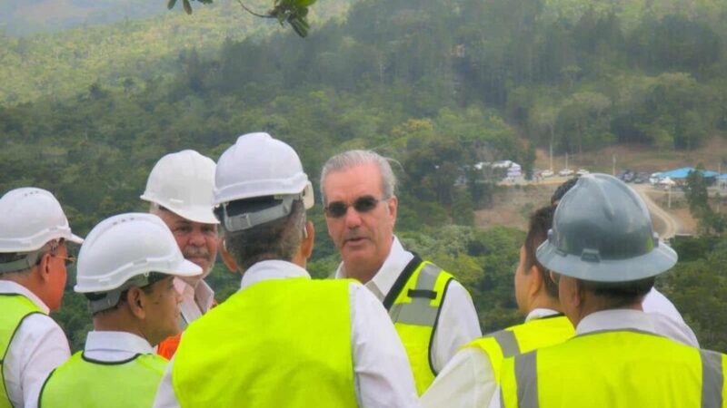 Luis Abinader Supervisa Avances en la Presa Guaigüí en La Vega