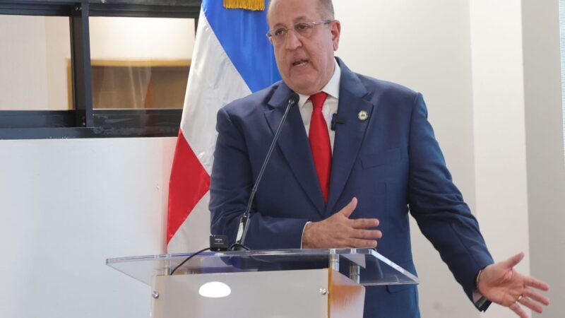 Magín Díaz: Desafíos Económicos Persisten en República Dominicana Tras Dos Décadas