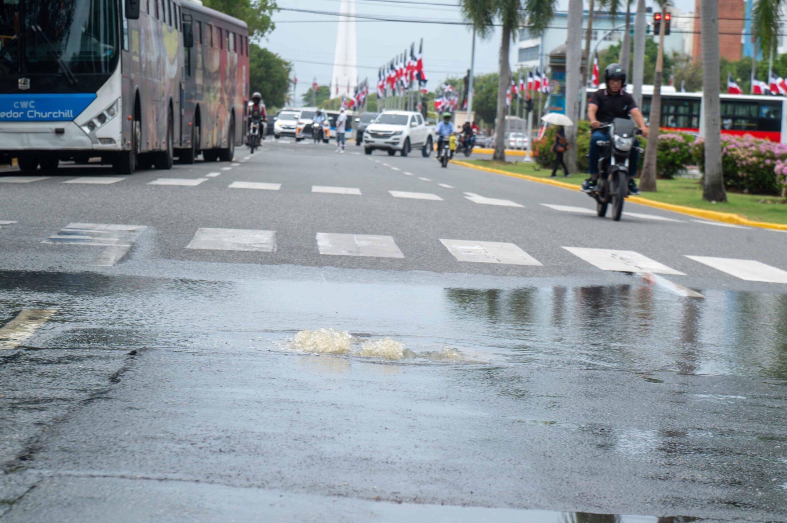 Persisten Aguas Residuales en Avenida Jiménez Moya, Generando Preocupación