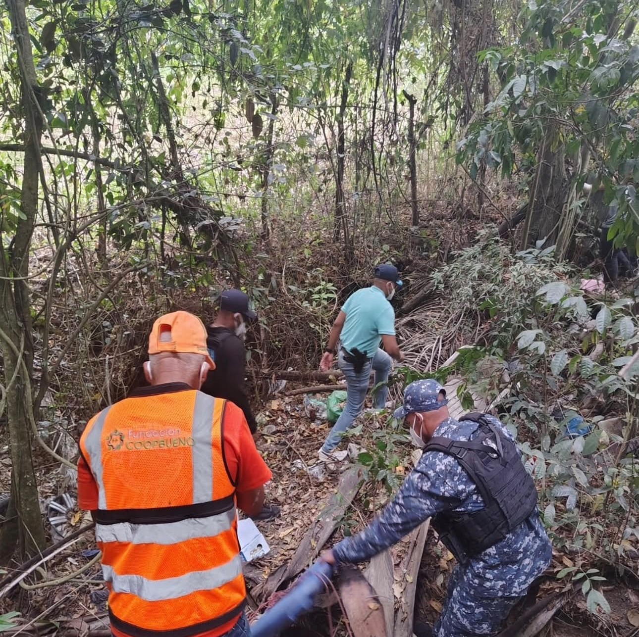 Hallazgo de Tres Cadáveres Alarma a Villa Los Almácigos