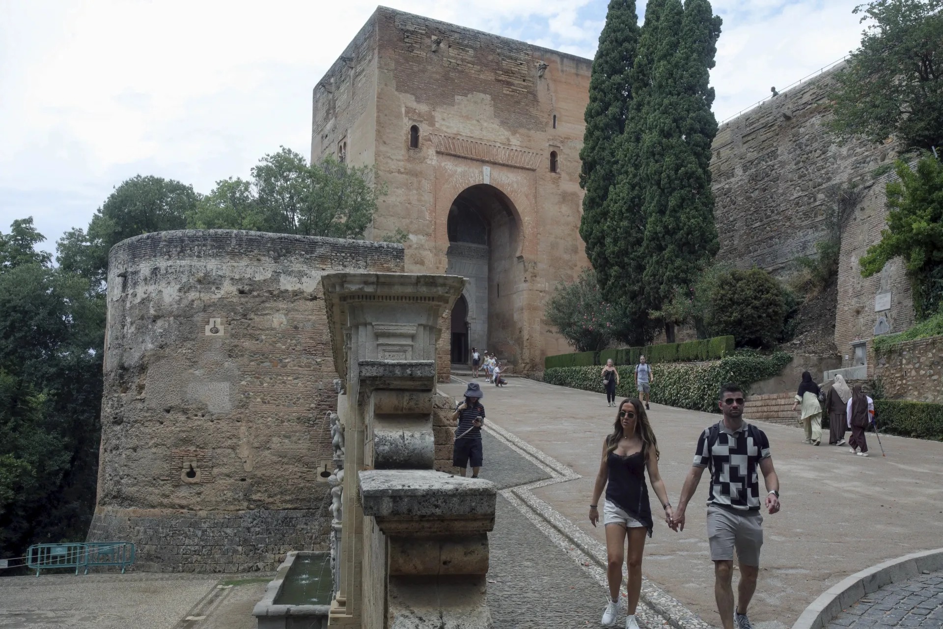 Terremotos en Granada: Desalojan Preventivamente la Alhambra