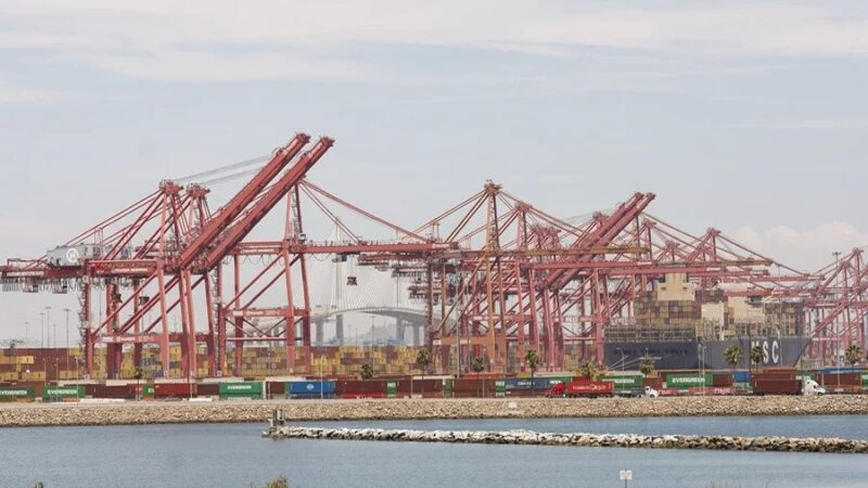 Reducción del Déficit Comercial de EE.UU. en Junio: Un Análisis Detallado