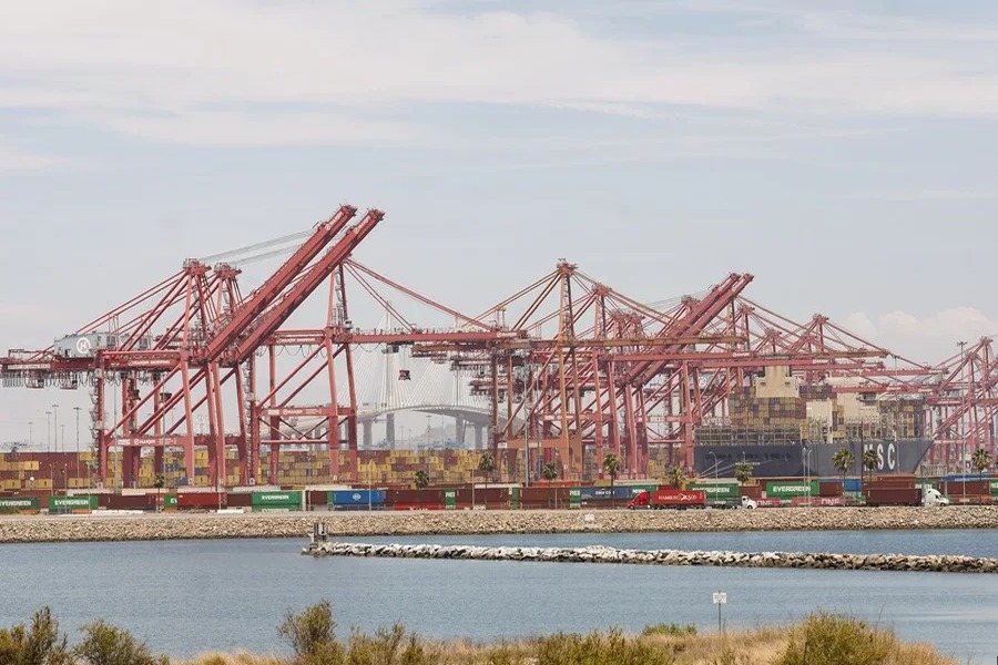 Reducción del Déficit Comercial de EE.UU. en Junio: Un Análisis Detallado
