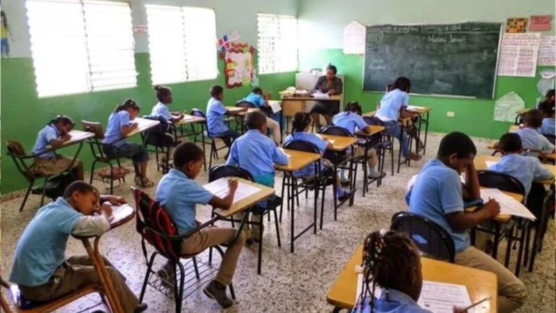 Omar Fernández Alerta sobre la Presión en el Sistema Educativo por Aumento de Estudiantes Haitianos