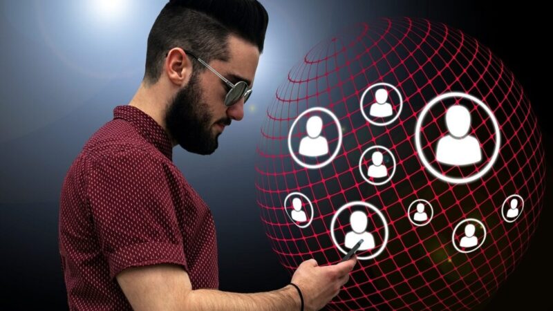 Redes Sociales: Un Vínculo Persistente con el Pasado Amoroso