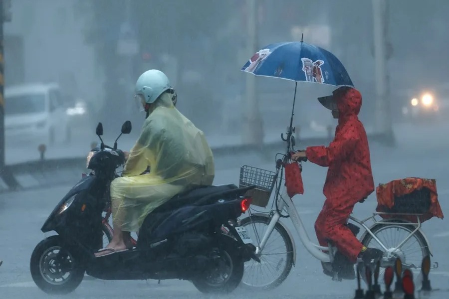 Alerta Roja en el Este de China por la Llegada del Tifón Dolphin