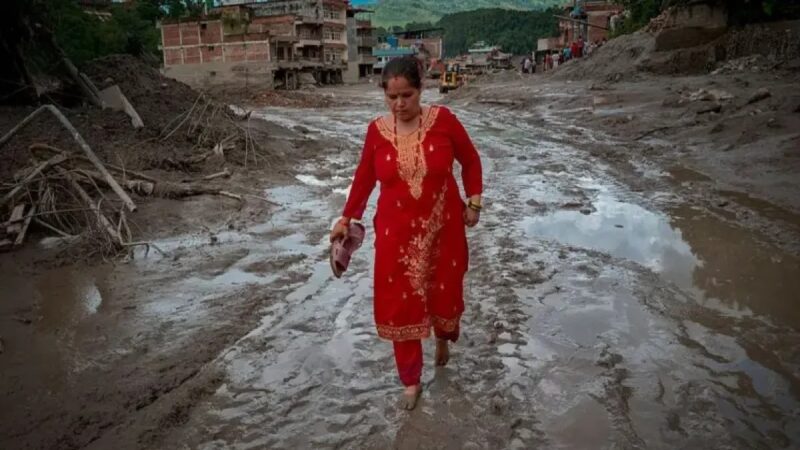 Desastre Natural en Nepal y Tíbet: Avalancha Deja Cientos de Víctimas