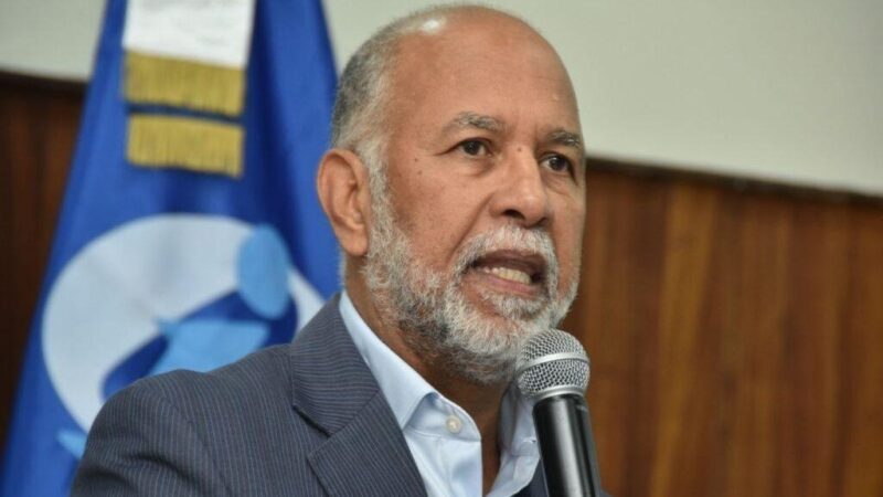 Eduardo Hidalgo denuncia distorsión en la enseñanza de la historia dominicana