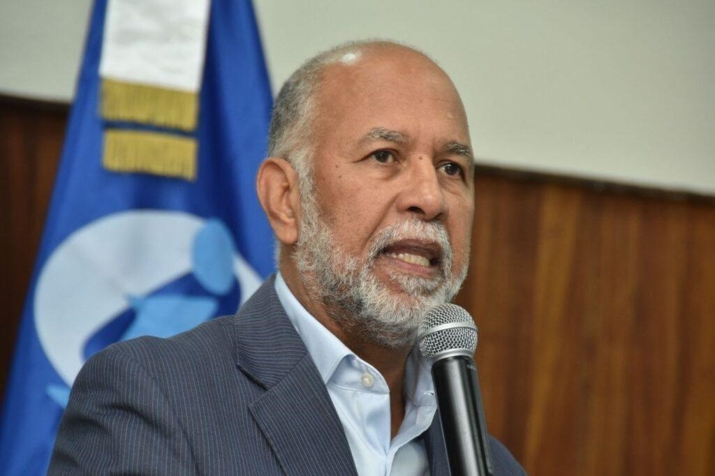 Eduardo Hidalgo denuncia distorsión en la enseñanza de la historia dominicana