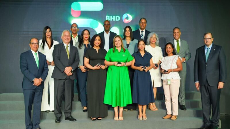 Banco BHD Celebra 54 Años Reconociendo la Dedicación de sus Empleados