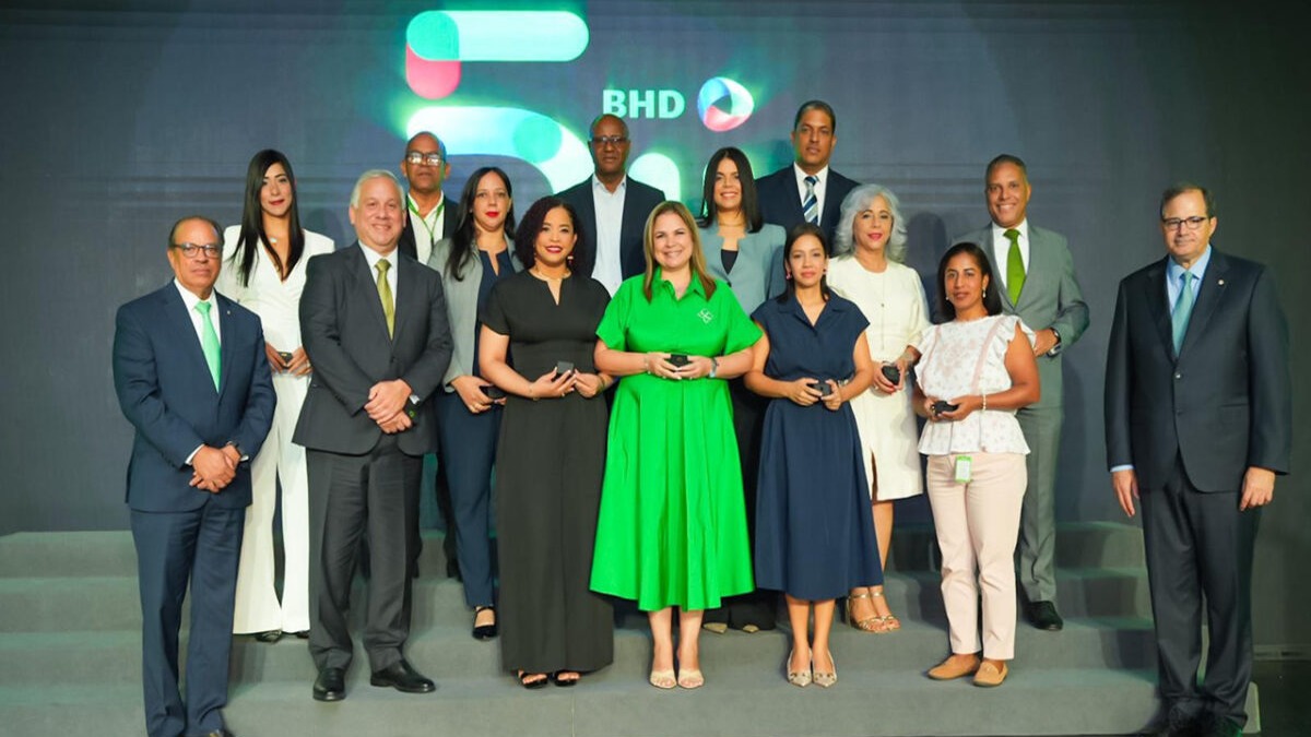Banco BHD Celebra 54 Años Reconociendo la Dedicación de sus Empleados