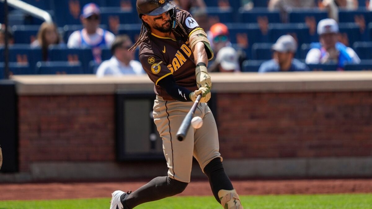 Fernando Tatis Jr. Deslumbra con Poder y Defensa en las Grandes Ligas
