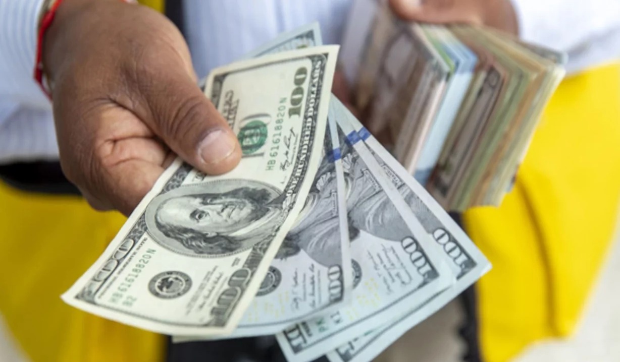 Estabilidad del Dólar en República Dominicana: Análisis y Proyecciones