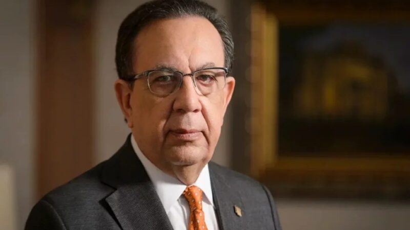 Héctor Valdez Albizu: Continúa al Frente del Banco Central hasta 2028