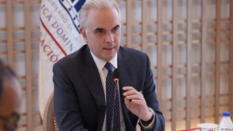 Ministro de Educación Detalla Inicio del Año Escolar en Almuerzo del Grupo Corripio