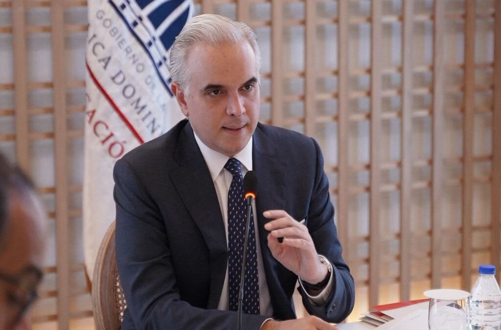 Ministro de Educación Detalla Inicio del Año Escolar en Almuerzo del Grupo Corripio