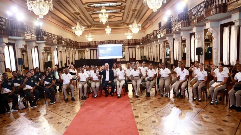 Estudiantes Sordos Sobresalen en Capacitación de Inteligencia Artificial