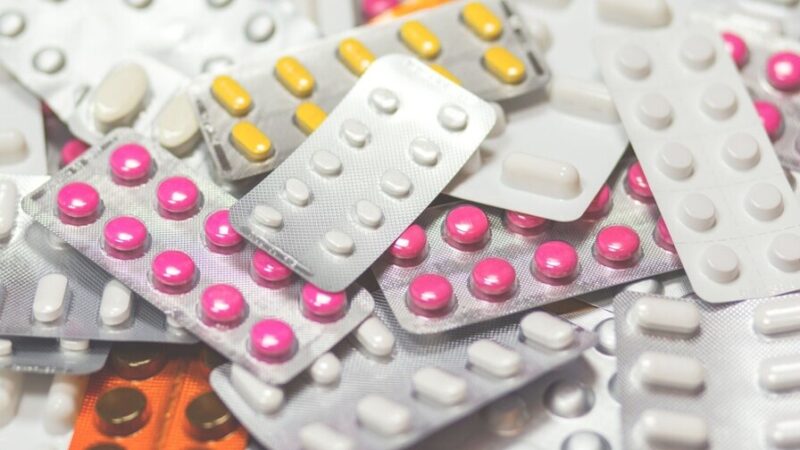 Paciente con Esclerosis Múltiple Espera Medicamento Crucial por Más de un Año
