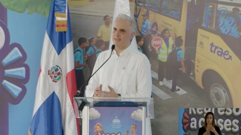 Ministro de Educación Aboga por una Educación Libre de Política