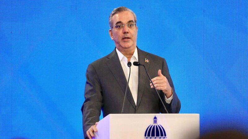 Luis Abinader Rinde Homenaje a los Héroes de la Restauración