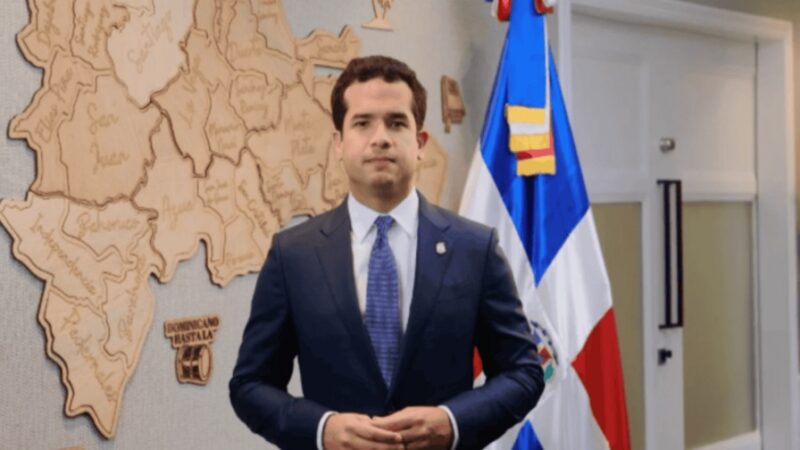Omar Fernández Exige Soluciones a Crisis Eléctrica y Educativa